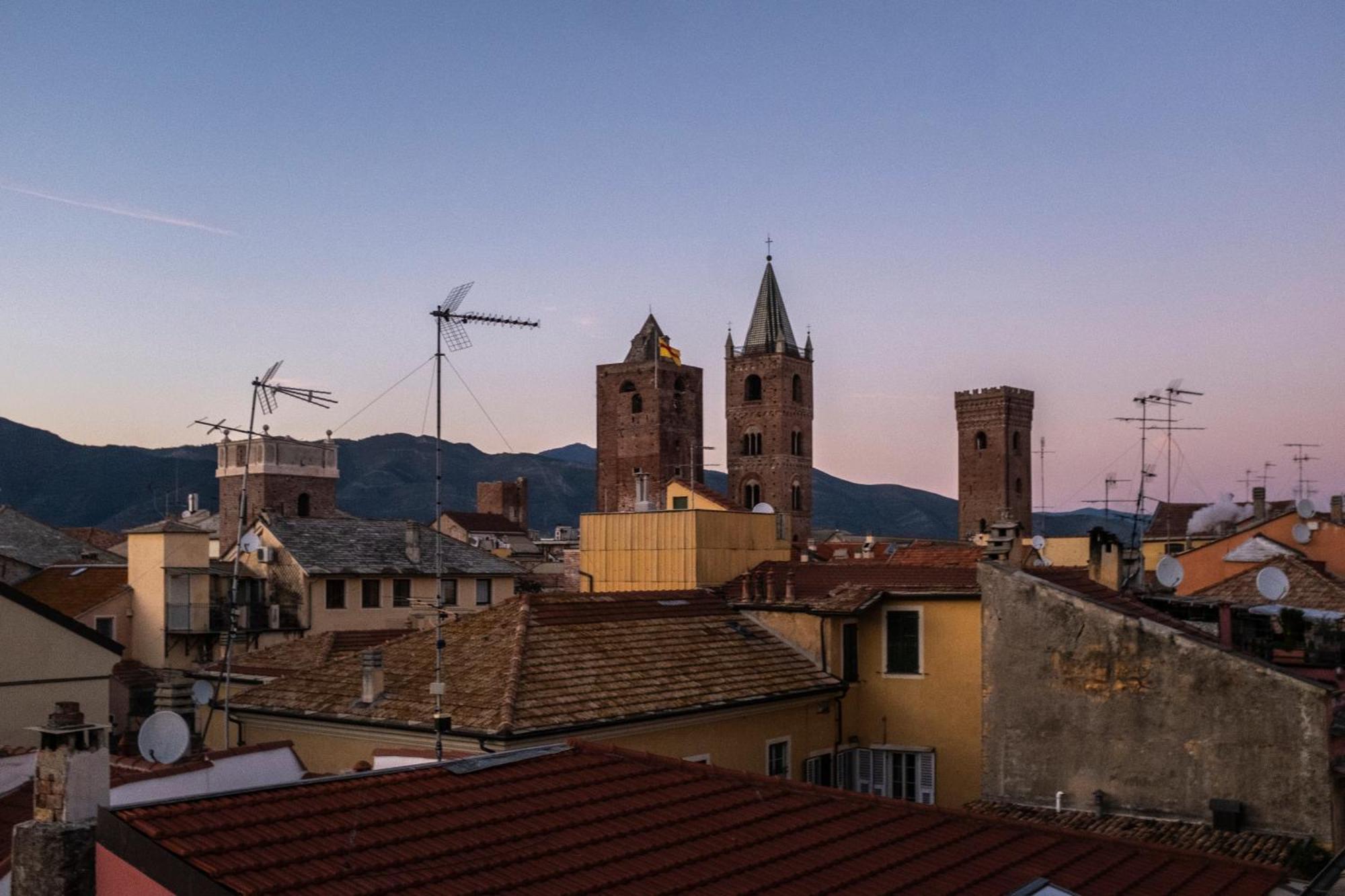 Palazzo Oddo Rental Rooms Albenga Eksteriør billede